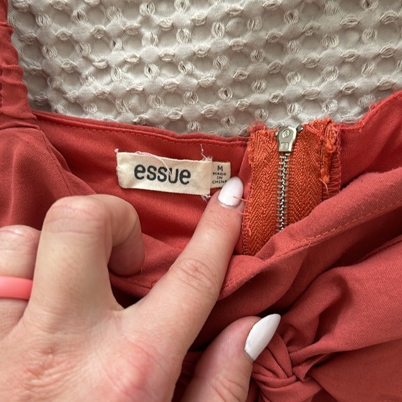 Essue Puff Sleeve Crop Top - Picture 3 of 4